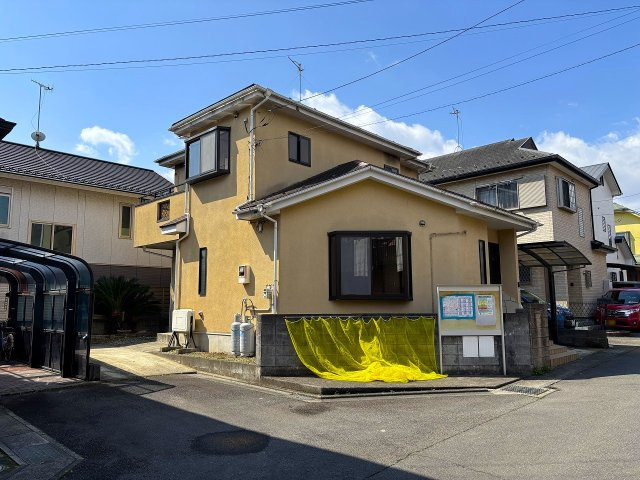 【外観】 | 〇●秦野市平沢 中古戸建●〇 | 開放感ある角地に立地