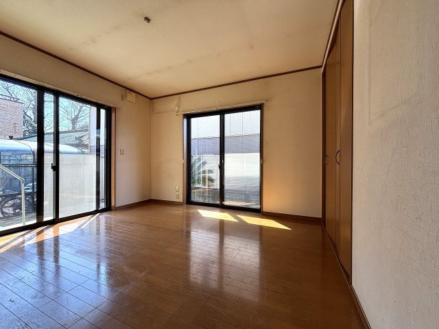 【洋室】 | 〇●秦野市平沢 中古戸建●〇 | リビング横の6帖の洋室