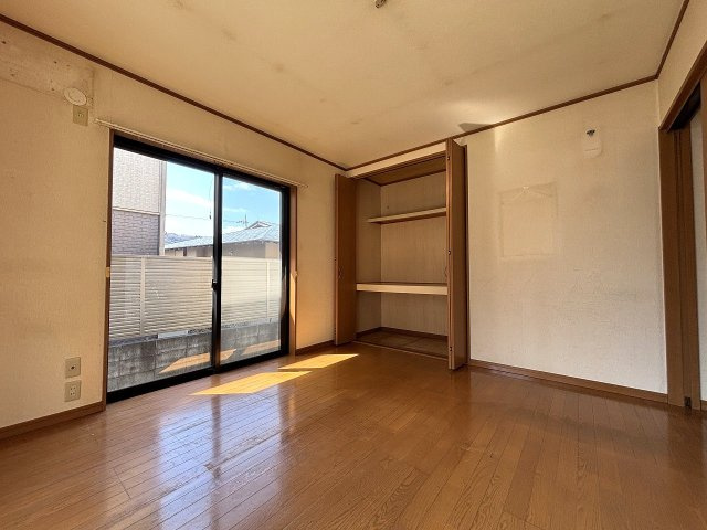 【洋室】 | 〇●秦野市平沢 中古戸建●〇 | 全居室収納付きでお部屋スッキリ