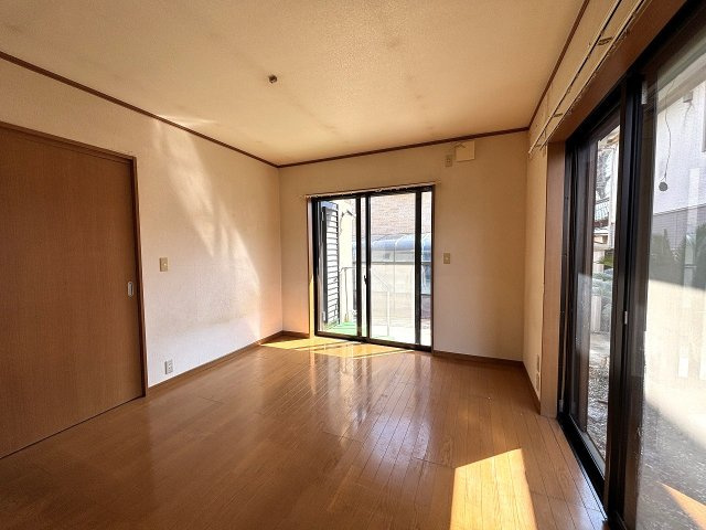 【洋室】 | 〇●秦野市平沢 中古戸建●〇 | 2面採光の明るい洋室