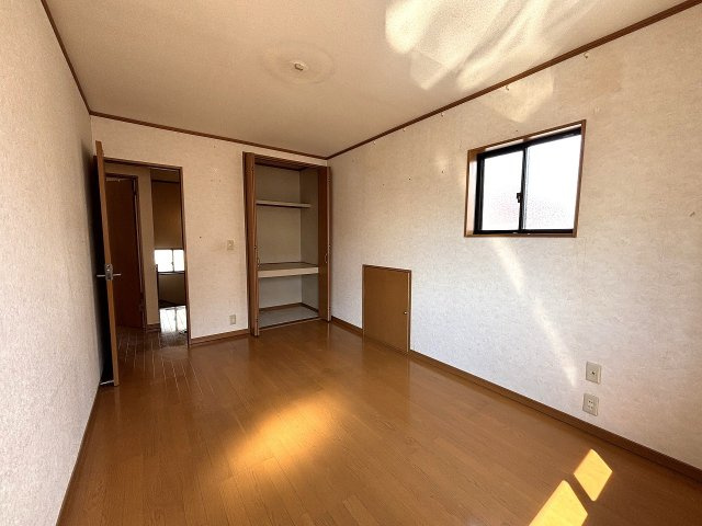 【洋室】 | 〇●秦野市平沢 中古戸建●〇 | 洋室約6.75帖の洋室