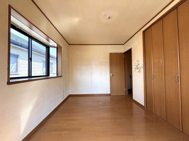 【洋室】 | 〇●秦野市平沢 中古戸建●〇 | 約6帖の洋室