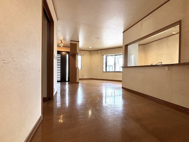 【居間・リビング】 | 〇●秦野市平沢 中古戸建●〇 | LDK広々19.13帖の広々空間