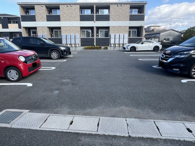 カルヴァドス　Ｂの駐車場
