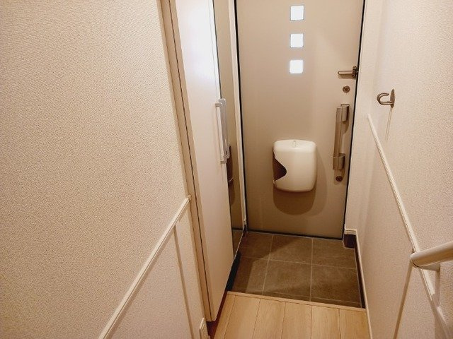 スプリング　サニーの玄関|収納もある玄関です