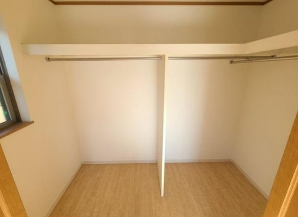【中古】川越市仙波町中古住宅の収納|ウォークインクローゼットです☆