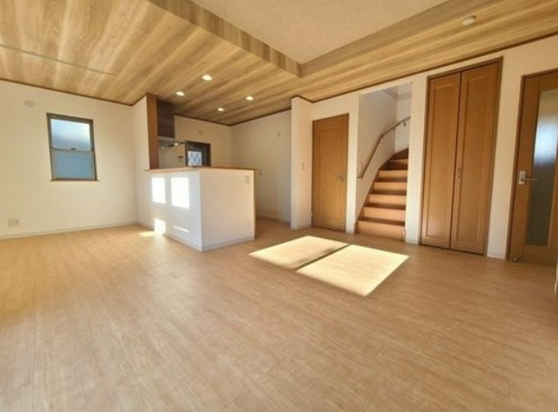 【中古】川越市仙波町中古住宅の居間・リビング|ゆとりあるLDKです！