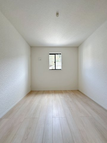 ●東区温品3丁目の洋室|2階5.7帖の洋室☆