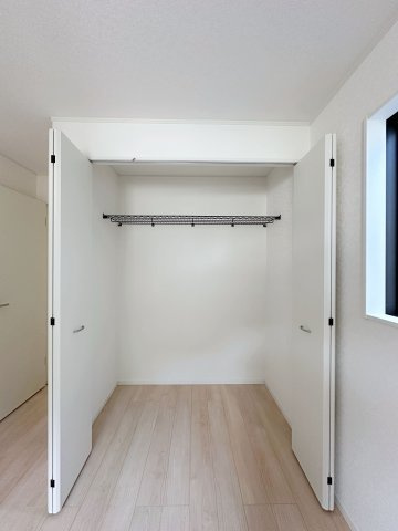 ●東区温品3丁目の収納|2階5.7帖洋室のクローゼット☆