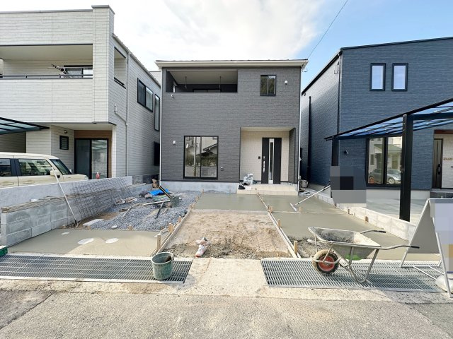 ●東区温品3丁目の駐車場|車は並列3台駐車可能☆
広々とした駐車スペースは来客時なども安心なので気軽に家族や友人を招くことができます♪