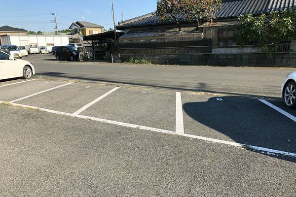 ビレッジハウス大穂2号棟の駐車場