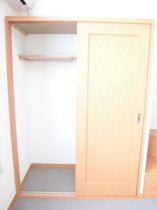 明るい色調の室内です