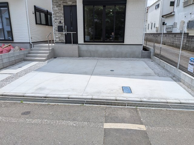 八王子市　東浅川町　新築一戸建て　８期の駐車場|～並列2台駐車可能カースペース付き～