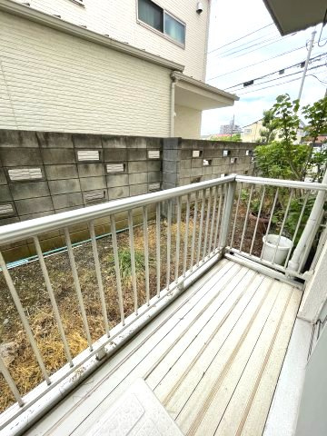外からの目が気にならないバルコニーで洗濯物が干せます
