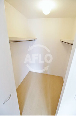 COZY岸里Ⅱの収納|COZY岸里Ⅱ　ウォークインクローゼット