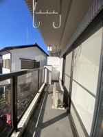 明るい色調の室内です