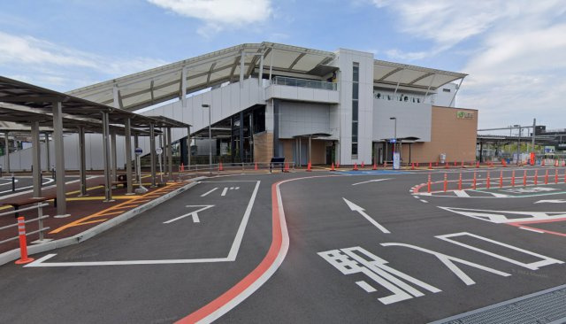 ハウスオカザキ神立の周辺|神立駅　新しく明るい構内です