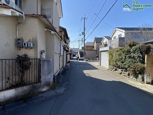 修学院千万田町 中古戸建の前面道路含む現地写真