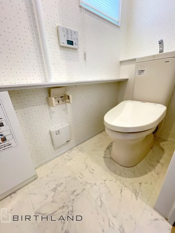 堤二丁目　ガレージ付き中古戸建てのトイレ