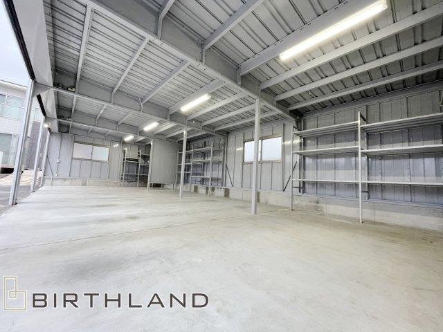 堤二丁目　ガレージ付き中古戸建ての駐車場