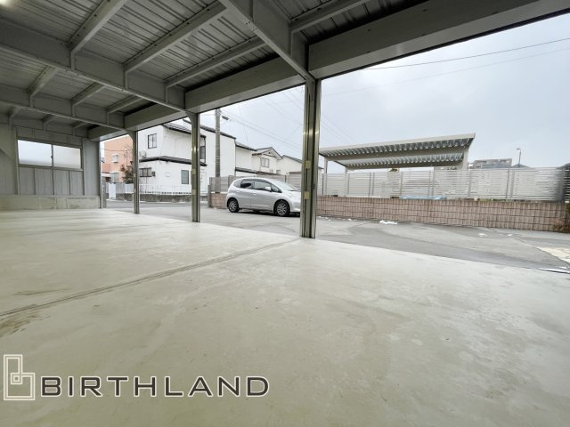 堤二丁目　ガレージ付き中古戸建ての駐車場
