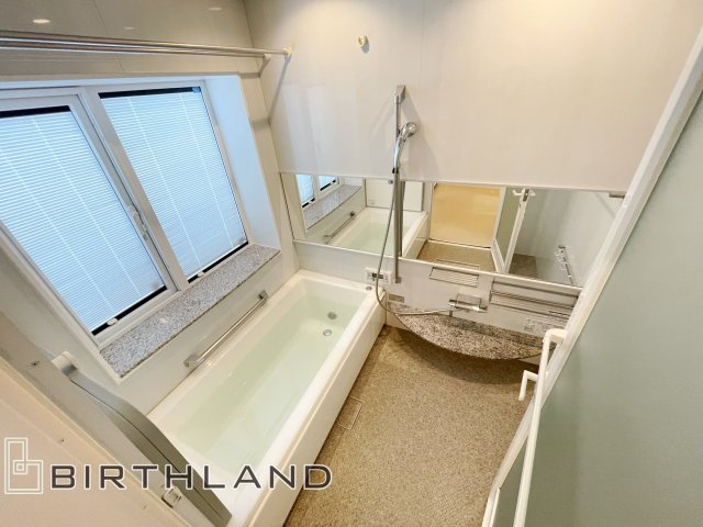 堤二丁目　ガレージ付き中古戸建ての浴室