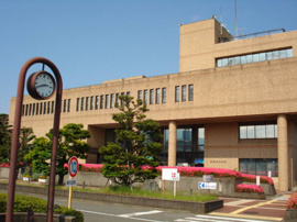 伊勢原市役所まで1,800ｍ