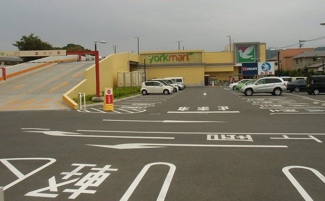 ヨークフーズまで800m