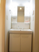 明るい洗面所です