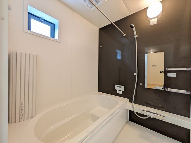 八王子市　東浅川町　新築一戸建て　８期の浴室|～のびのびとくつろげるバスルーム　1日の締めくくりに癒しのバスタイムを～