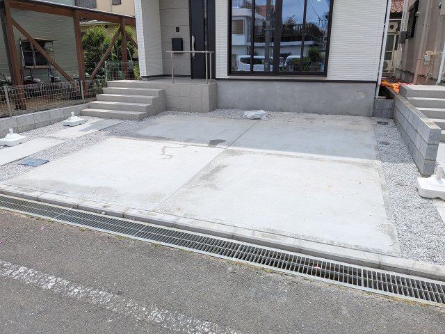 八王子市　東浅川町　新築一戸建て　８期の駐車場|～並列2台駐車可能カースペース付き～