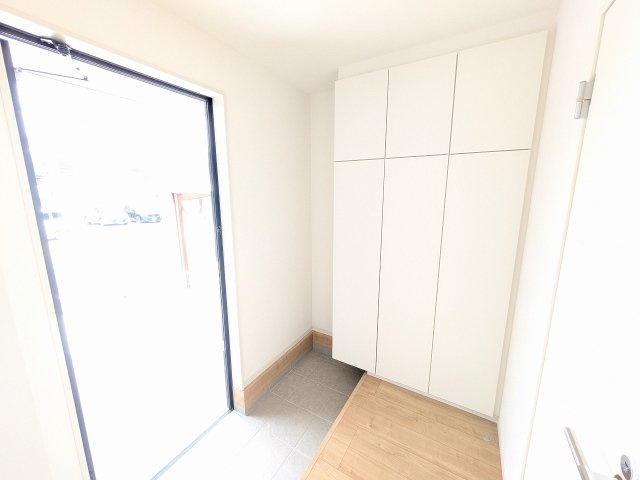 八王子市　東浅川町　新築一戸建て　８期の玄関|～大容量収納可能なトールタイプのシューズボックス～