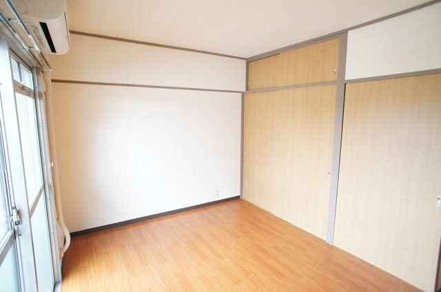 加藤コーポラスの洋室