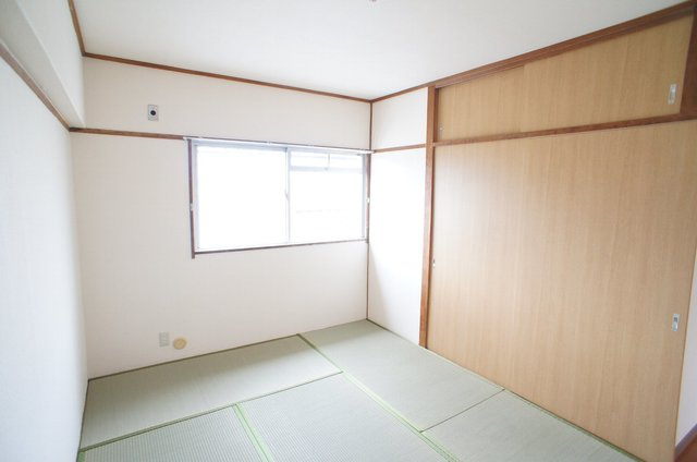 加藤コーポラスの和室