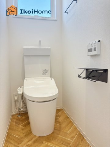 明石市二見町福里　新築戸建のトイレ|【ホームページに現地動画掲載中】●年中無休：当日予約可●1階・2階ウォッシュレット付のお手洗いです