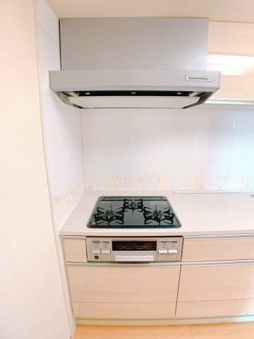 【キッチン】 | ◇◆リバティタウン伊勢原 11番館◆◇ | 便利な3口コンロ