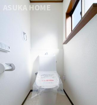 港南区下永谷のトイレ|1階と2階にトイレがあります。物価高時なので節水型トイレは嬉しい限りです。