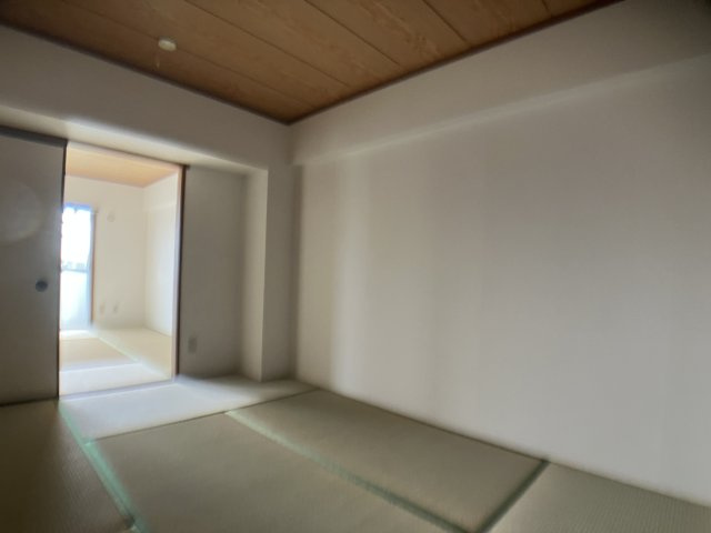 新日半田住吉ビルの和室