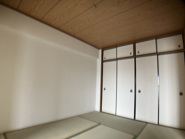 新日半田住吉ビルの和室