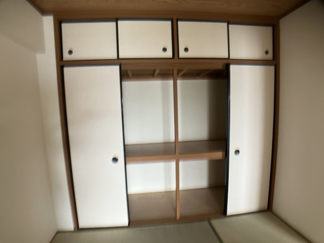 新日半田住吉ビルの収納