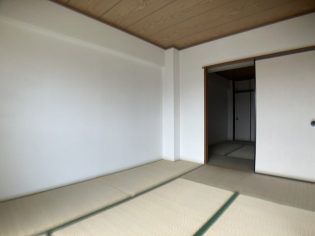 新日半田住吉ビルの和室