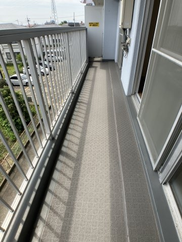 新日半田住吉ビルのバルコニー