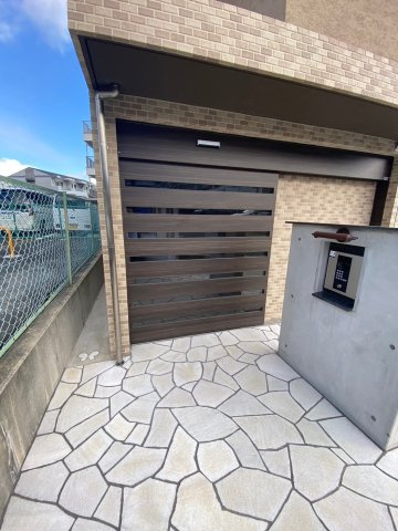 レジーナ逆瀬川のエントランス