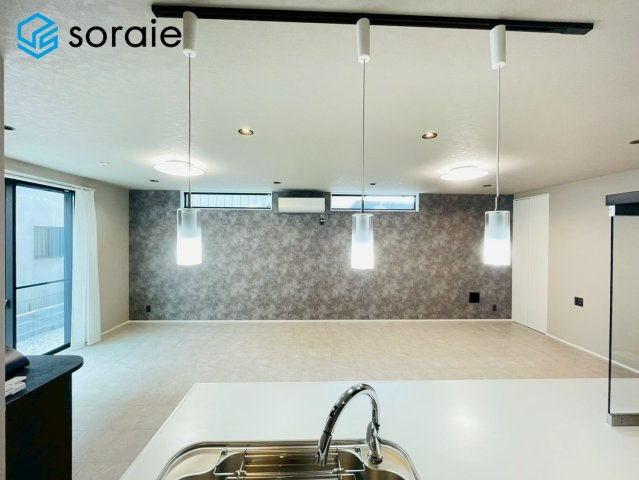 入間市東町2丁目　中古戸建の居間・リビング|3/23撮影