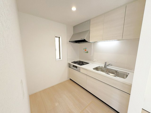 【キッチン】 | 新座市片山2丁目　新築一戸建住宅　全1棟　（保谷店） | 広々とした作業スペースでお料理がスムーズに進みます。