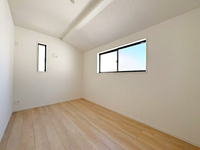 【洋室】 | 新座市片山2丁目　新築一戸建住宅　全1棟　（保谷店） | 2階5.0帖/さまざまな家具を取り入れやすいナチュラルな内装。