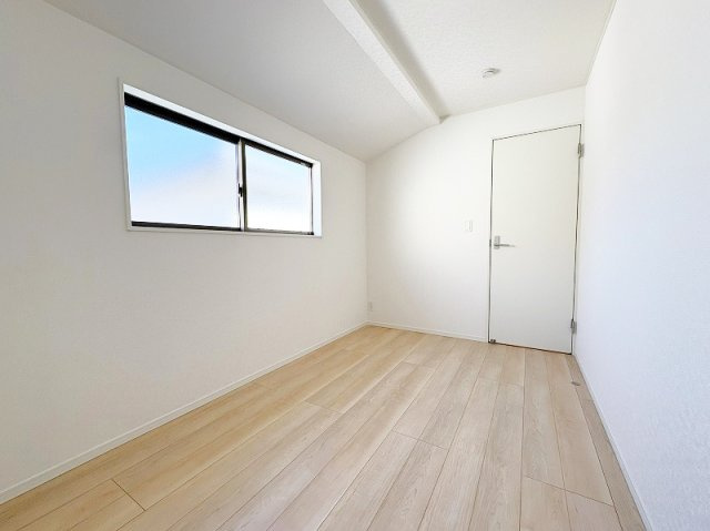 【洋室】 | 新座市片山2丁目　新築一戸建住宅　全1棟　（保谷店） | 2階5.0帖/さまざまな家具を取り入れやすいナチュラルな内装。