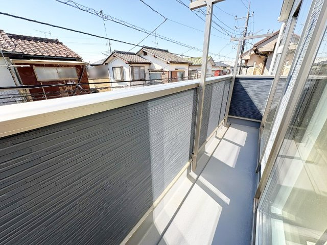 【バルコニー】 | 新座市片山2丁目　新築一戸建住宅　全1棟　（保谷店） | 陽当たり良くお洗濯に便利な南西バルコニー
