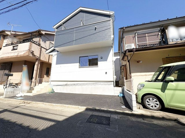 【外観】 | 新座市片山2丁目　新築一戸建住宅　全1棟　（保谷店） | スーパーやコンビニなど商業施設が徒歩10分圏内にありお買い物便利。