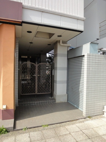 ステュディオＳ・国立のエントランス|★駅近★　★雨が降っててもダッシュで３０秒★